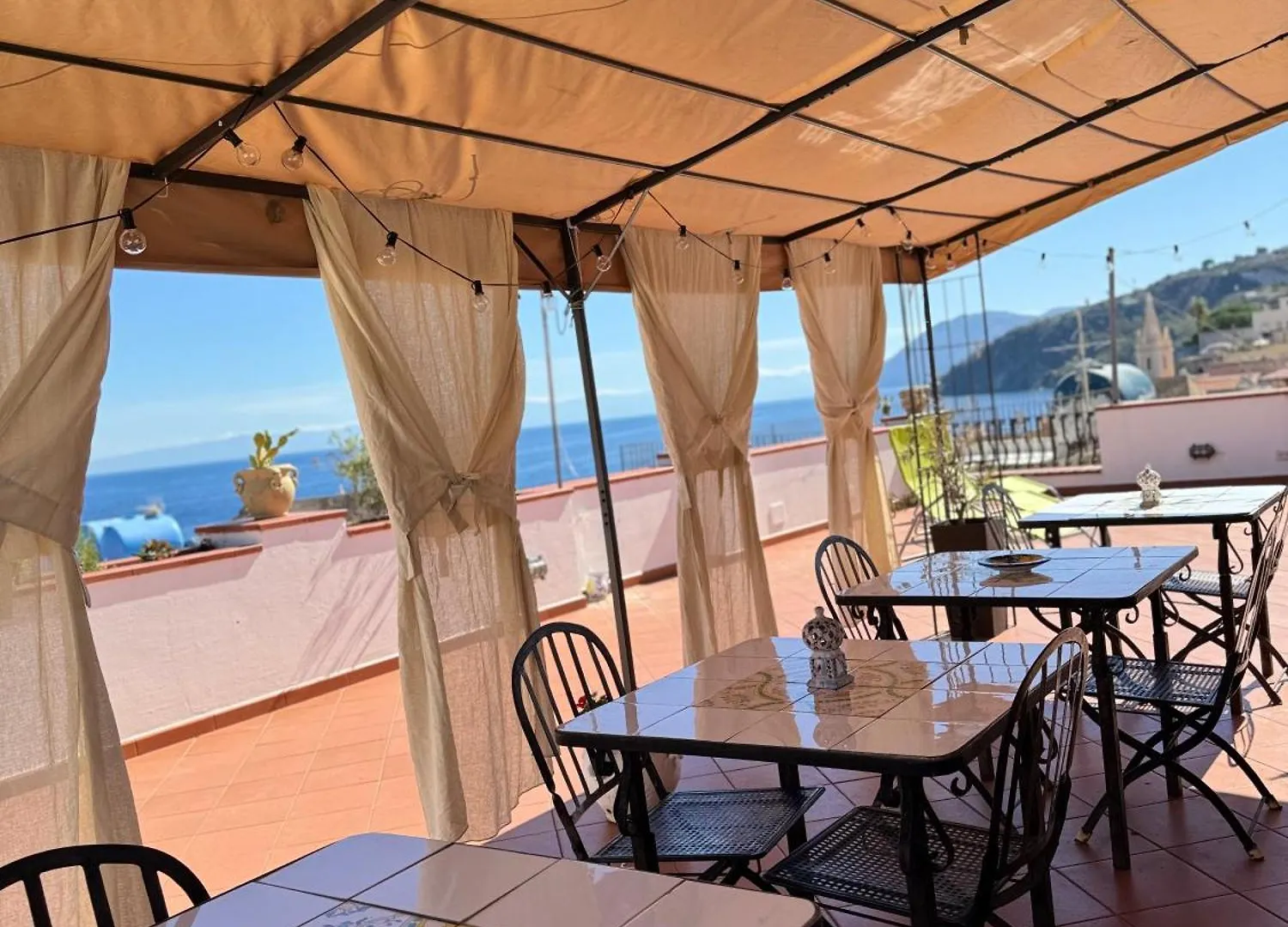 Enzoilnegro Home Lipari