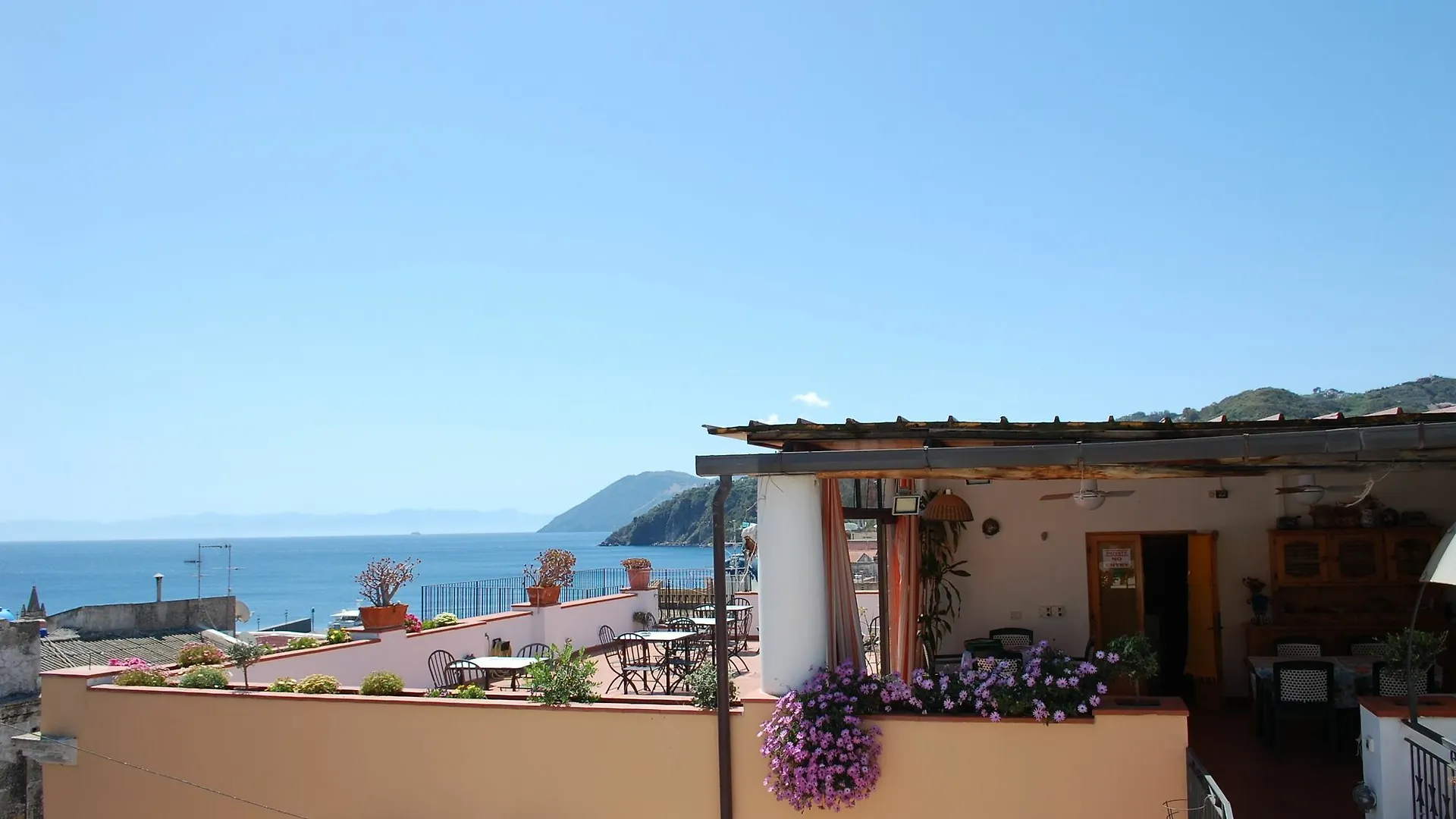 Enzoilnegro Home Lipari